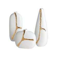 Load image into Gallery viewer, Luxury set of three gold plated vase