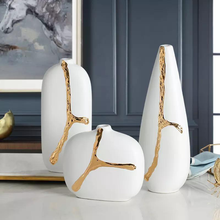 Load image into Gallery viewer, Luxury set of three gold plated vase