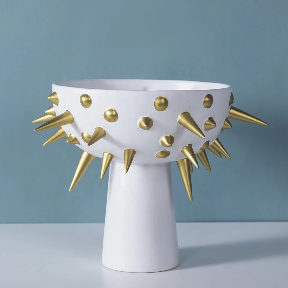 Modern fashion gold thorns vase