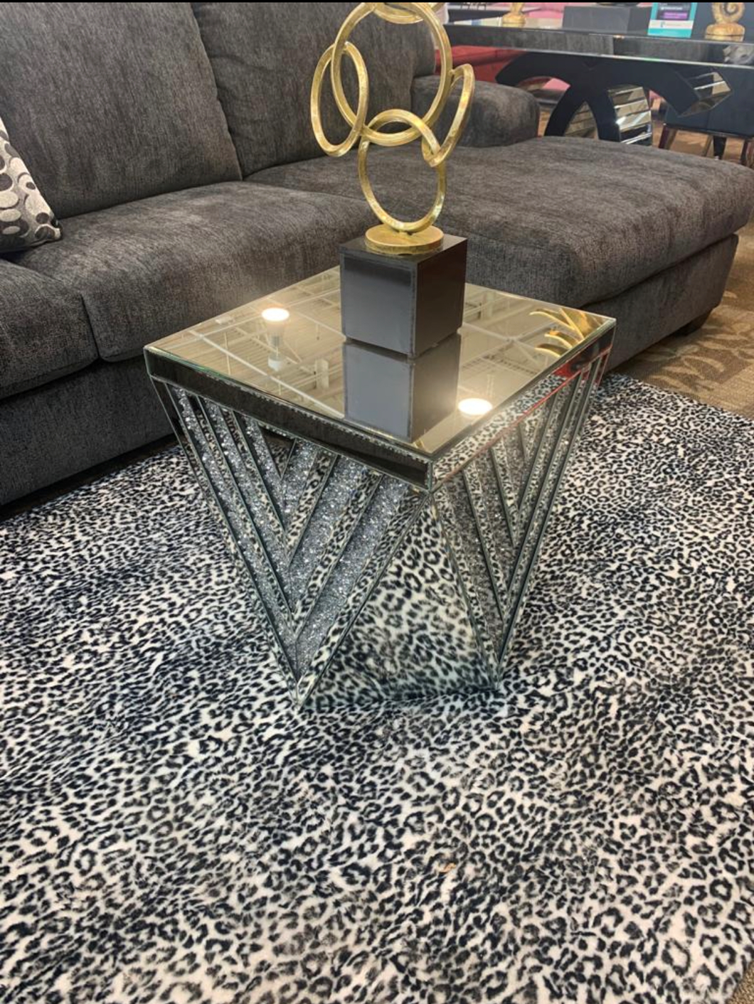 Classic Diamond Mirrored End Table